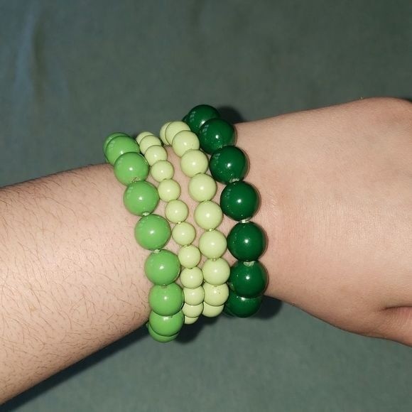 Jewelry Lot Necklaces and Bracelets - Picture 4 of 6